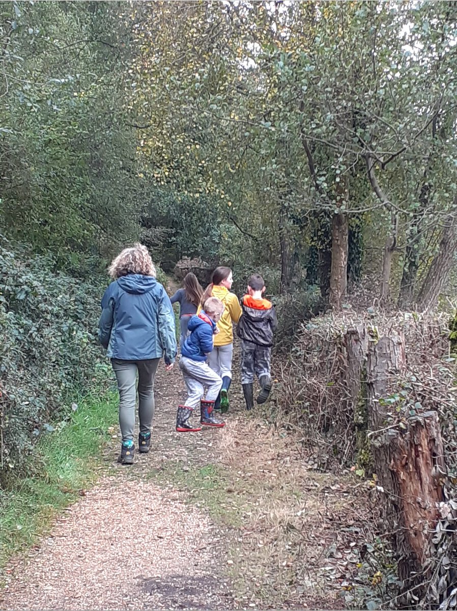 JimDay22857614's tweet photo. Tracking, hiding & seeking at #BlashfordLakes #WildDayOut. Some of us were very happy to daub ourselves with clay & charcoal to assist with hiding, & hide they did. Remarkably well some of them - follow the thread to see our top two "hiders" at work! https://t.co/RcLhdKYmtD