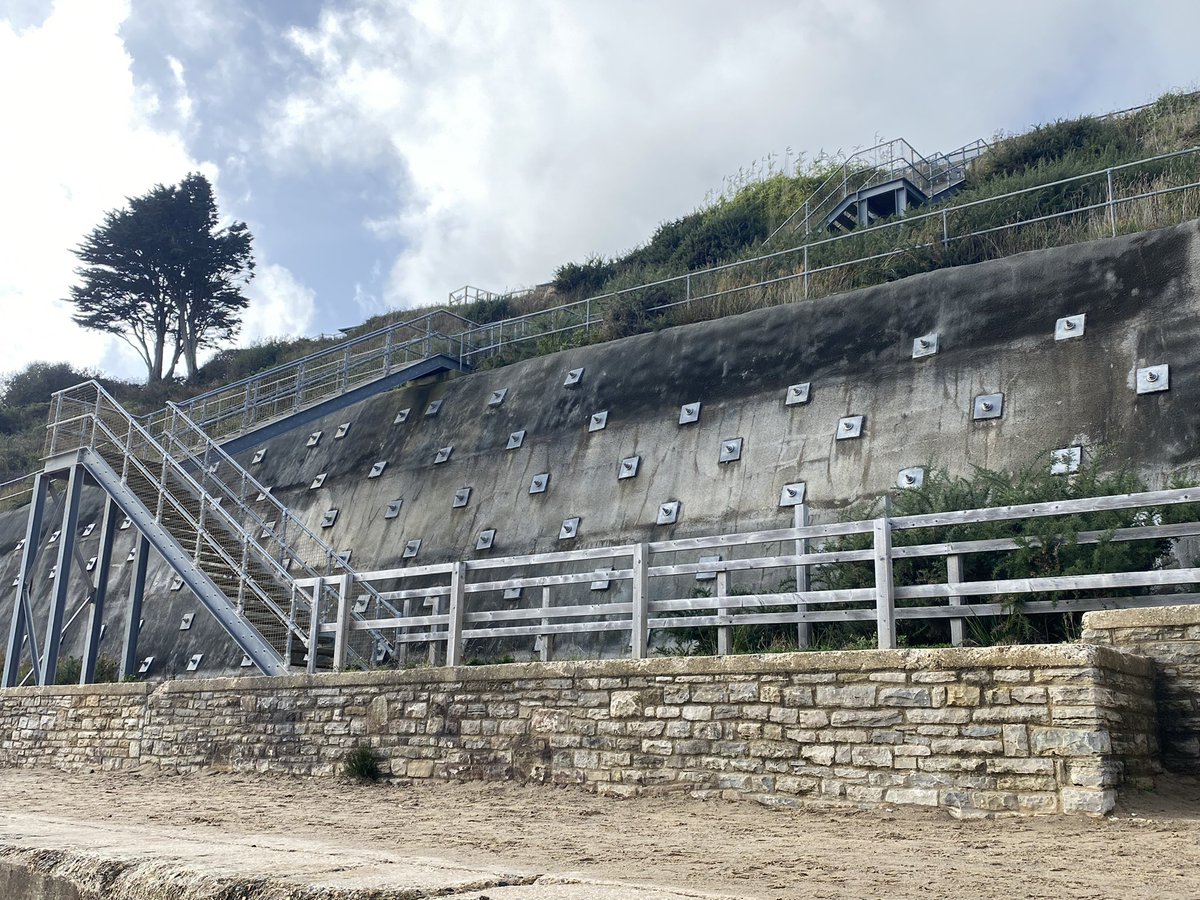 SarahGeography's tweet image. Coastal defences at Swanage #geographyteacher #coastaldefences #halftermholiday #busmansholiday