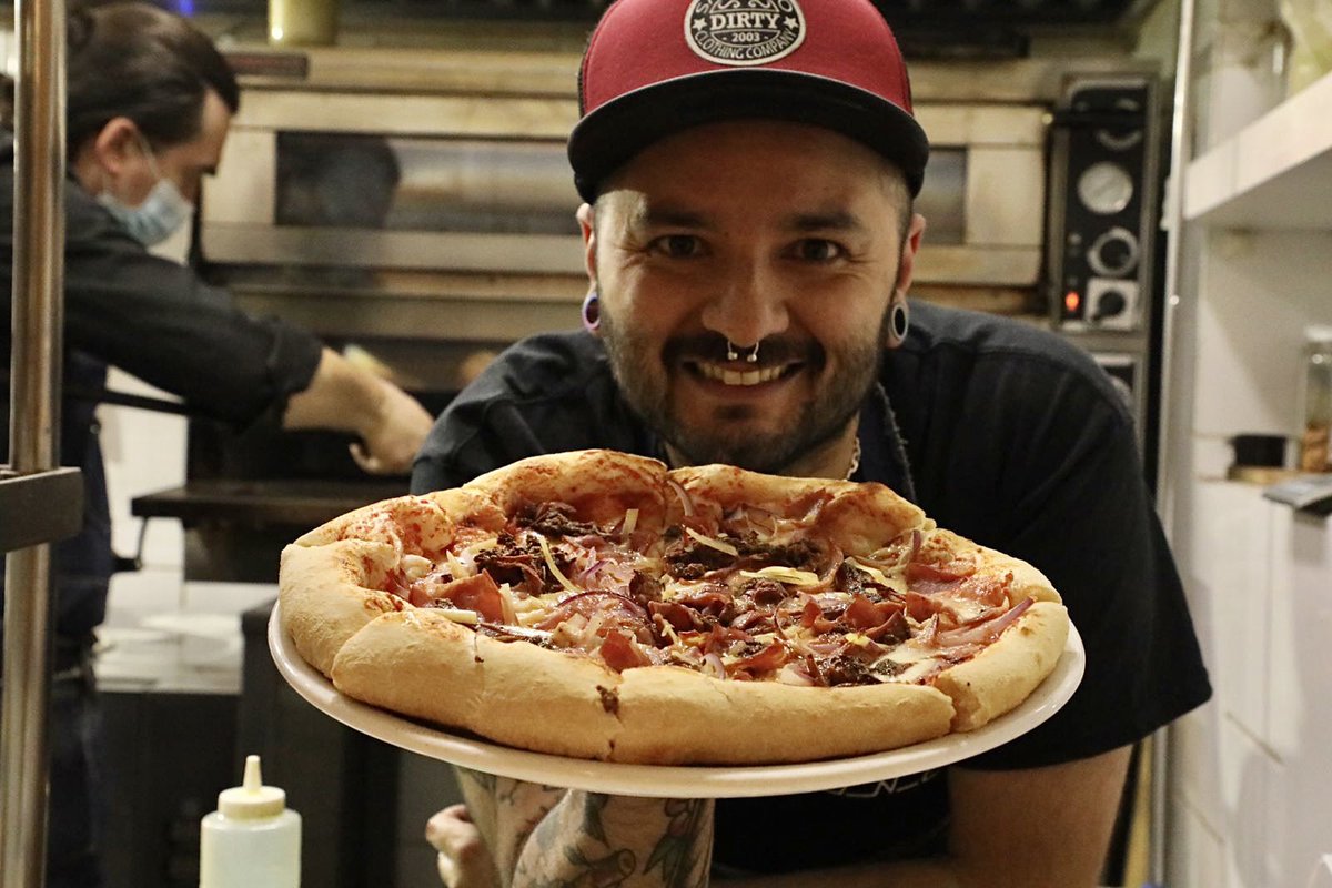 Chilegast's tweet photo. Visitamos #DiavolaAltaPizza #Pizzas #increibles 👉todos los días de la semana #promociones, la más #destacada el #miércoles que celebramos el día del #Gin a solo $2.000. Todos invitados a vivir la experiencia Dirección: Av. Los Leones 2258, Providencia RM Ph: @AnaBValenzuela https://t.co/tuqpIH3H74