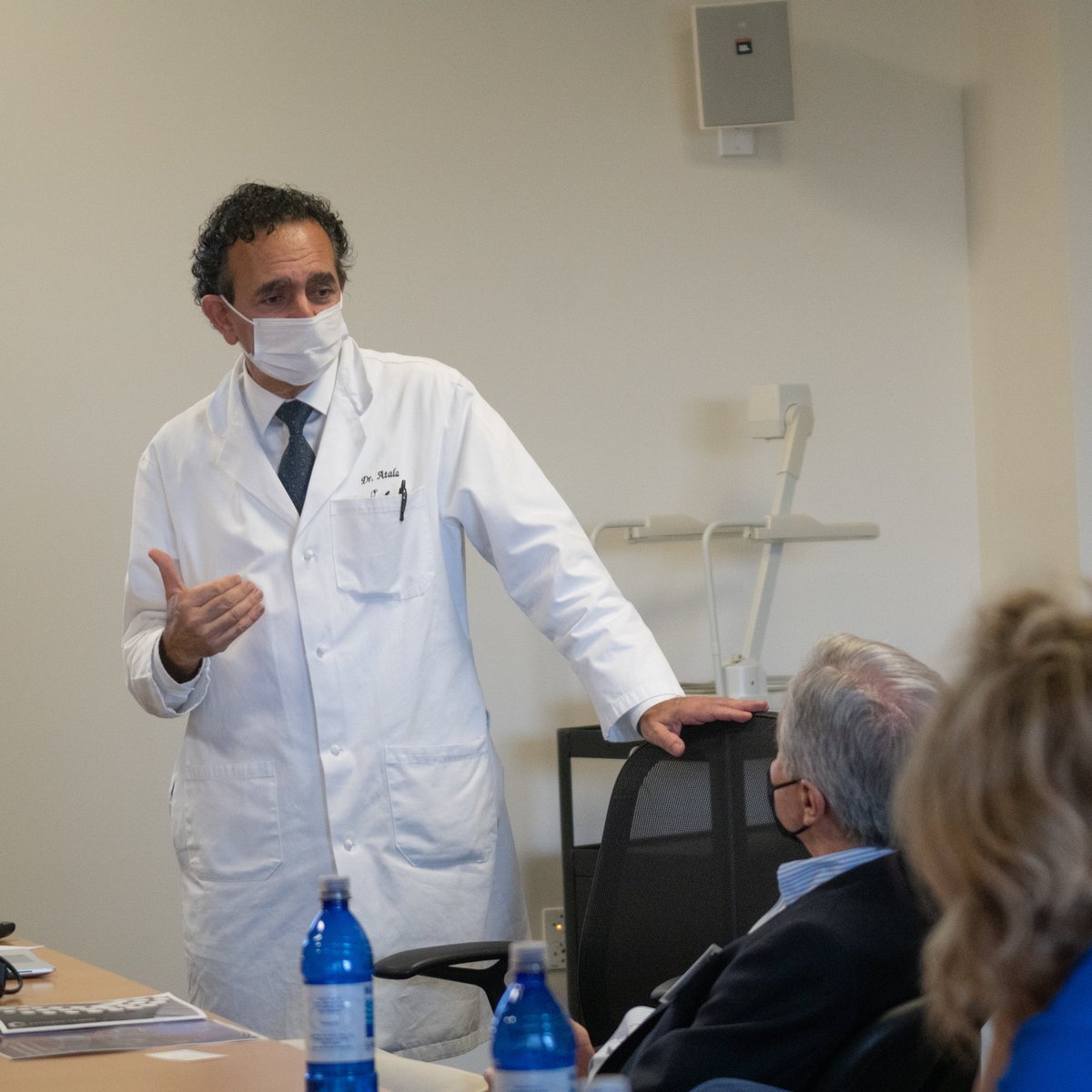 AtriumHealthWFB's tweet photo. .@CLTgov and @MeckCounty leaders visited @innovationqrtr Monday as they consider a similar district for the #QueenCity.

Creating a new innovation corridor between #CLT &amp; the @CityofWS was a topic of interest among leaders — who spoke about the unique research taking place here. https://t.co/B4Kkq3uWFU