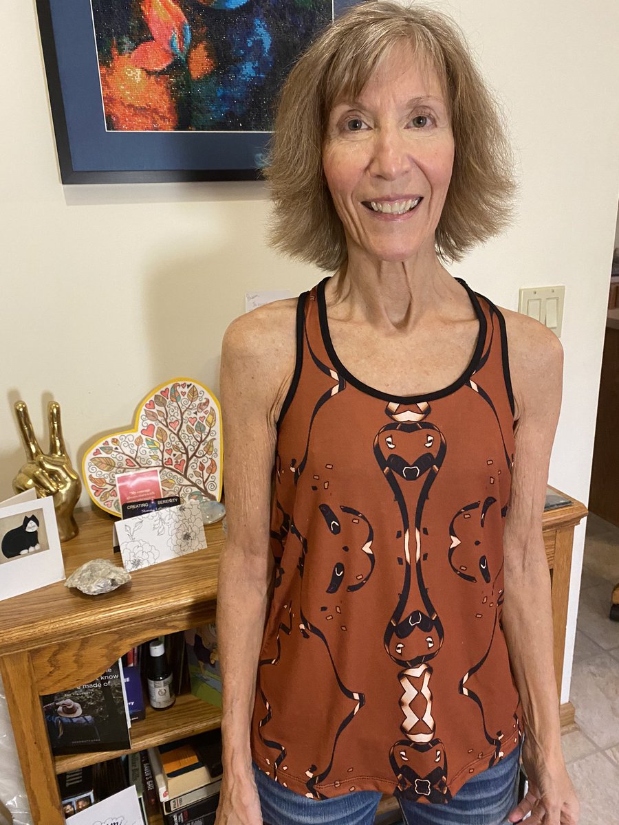 toothbrushyoga's tweet photo. As an autumn person, ๐ these colors are mine, she has many more items & graphics to own. #graphictops #supportfriends @Roanemermaid https://t.co/0Ikmhl7dKM https://t.co/3V8jHotbWT