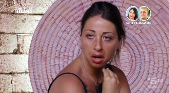 mezzalunatica's tweet photo. #IlCollegio

non queste pischelle che se la prendono con Maria Sofia perché sa più aggettivi di loro, che pena https://t.co/bfEglMH8ZQ