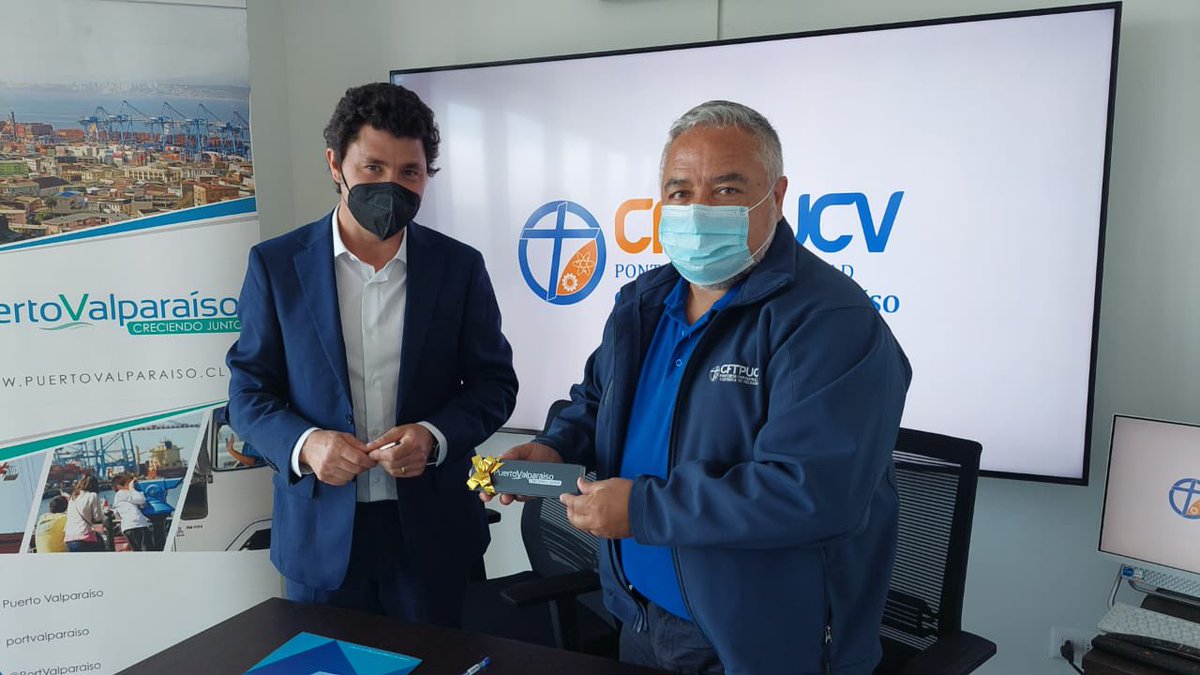 PortValparaiso's tweet photo. #CFTPUCV y @PortValparaiso sellan alianza que favorecerá a alumnos del centro de educación y que permitirá transmitir la importancia de la actividad portuaria y todo el sistema logístico de Valparaíso. https://t.co/XdfP8BO6dK