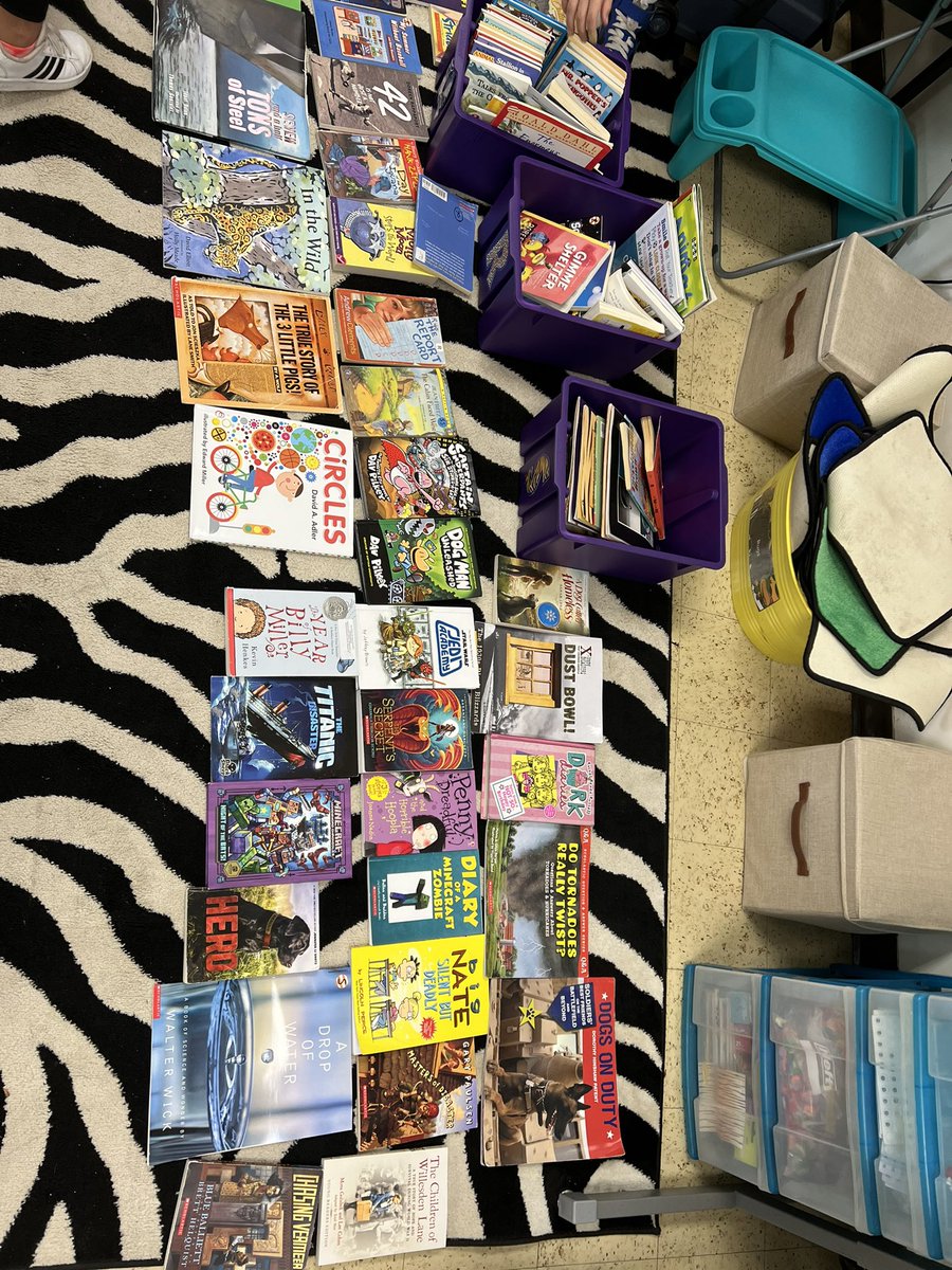 MrsIula's tweet image. 🚲
Readers shop for books that:
☺️they can read fluently like a smooth bike ride 
😔No “up hill” books- that book is too tricky!
😱No “down hill” books- that book is too easy!
@Hubbard_School #TeachingForUnderstanding