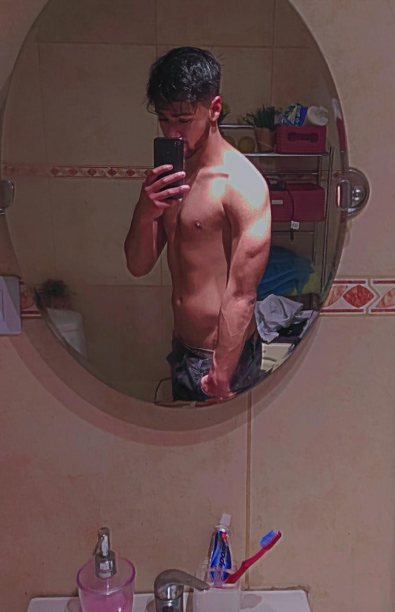 Tweet informal:

Hoy esta de cumpleaños nuestro cabezón <a href="/_stfelipe_/">Felipe🥶</a> .

Feliz cumpleaños frenton conchetumare, desde el 2016 con los CTM.😎🤟

#GoCTM