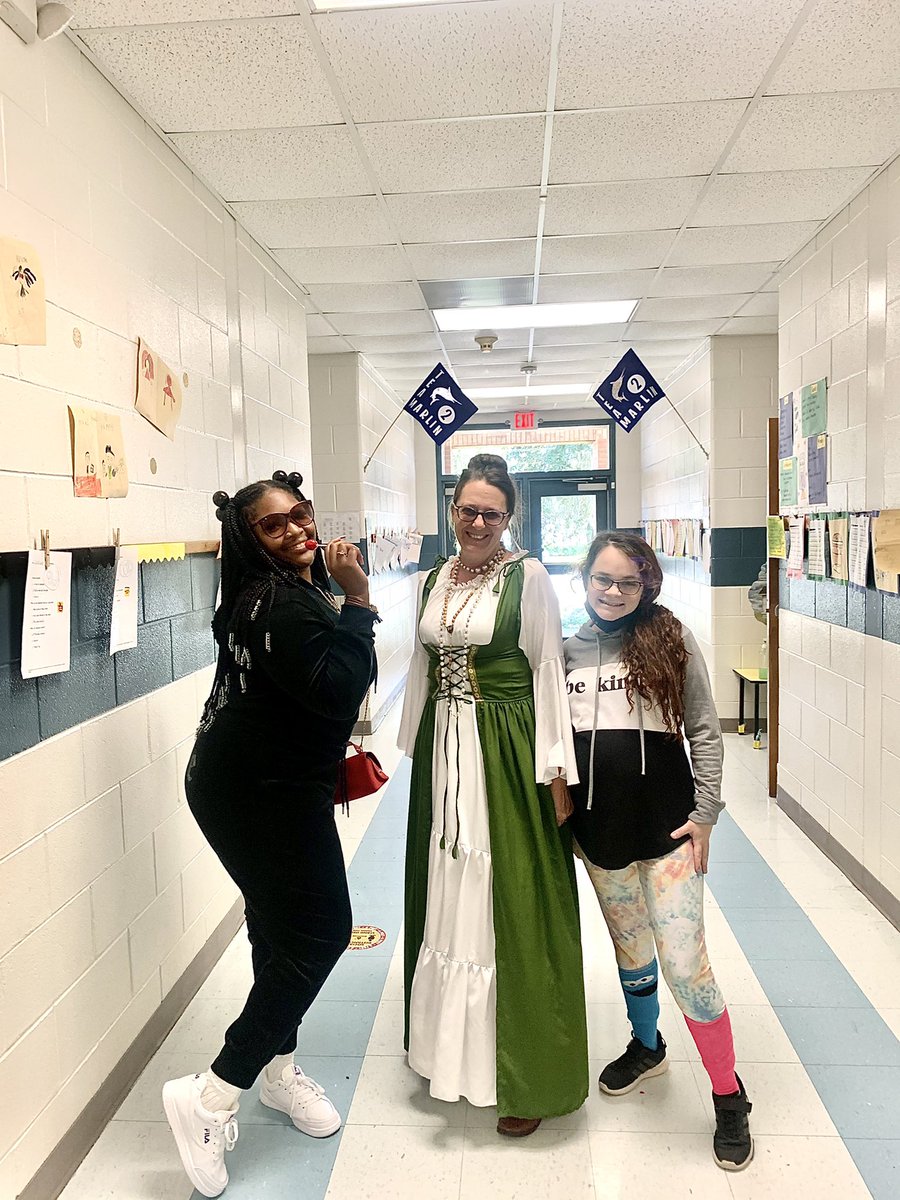 GoodyearElem's tweet photo. Goodyear went back in time for #redribbonweek because drugs are old school. #weteachglynn https://t.co/TpNdGNpGBa
