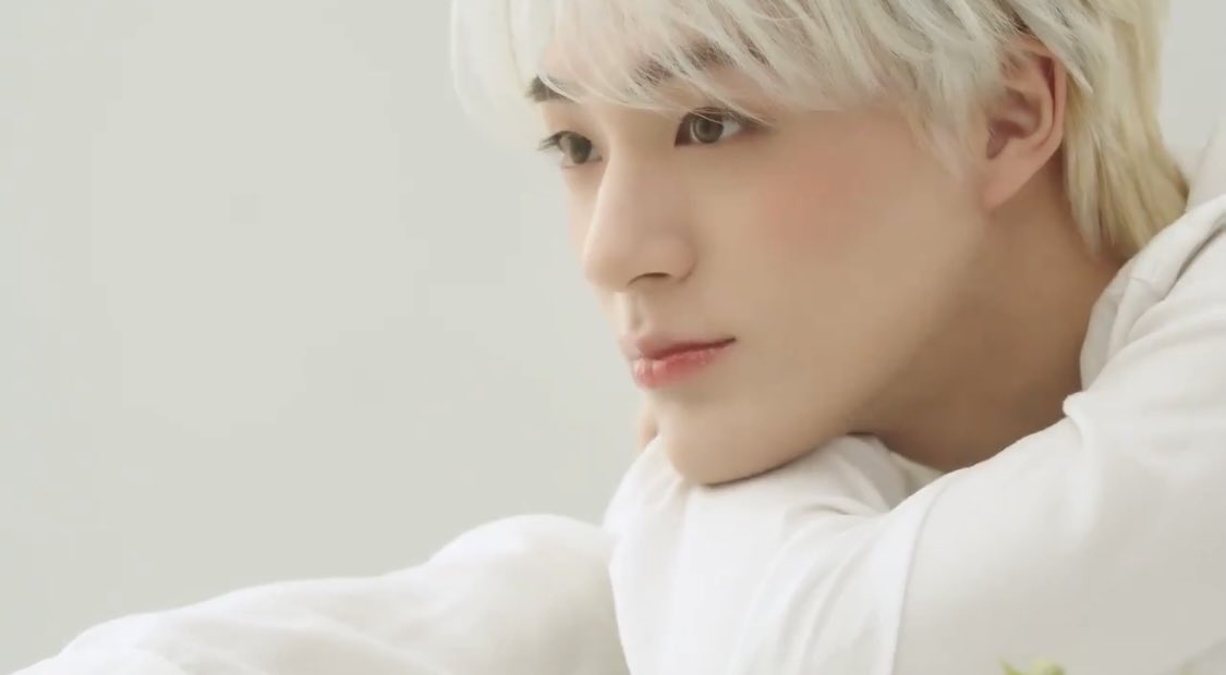 thinkabtjeno's tweet photo. lee jeno is so ethereal https://t.co/K4eWXVf0b5