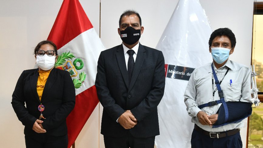 El ministro del Interior, <a href="/ViteBarranzuela/">Luis Barranzuela Vite</a> sostuvo una reunión con la congresista por Ucayali, <a href="/FrancisParedesC/">Francis Paredes Castro - Congresista</a> y el alcalde de Von Humboldt, Rubén Castro Aliaga, a fin de coordinar acciones que permitan reforzar la seguridad ciudadana en la región amazónica.