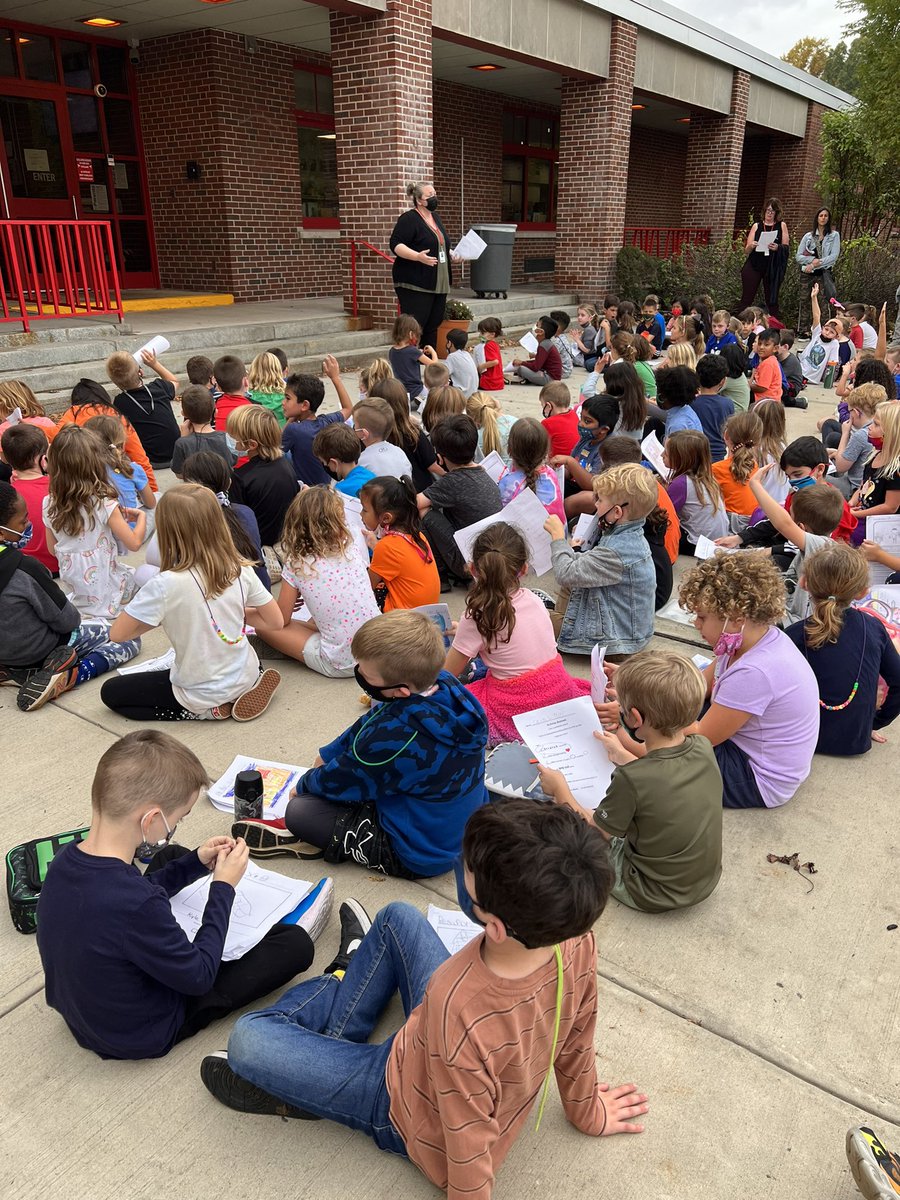 Mrs_SommersWOS's tweet photo. First Grade Writing Celebration! ✏️ @WOSnews https://t.co/n436P5CE5U