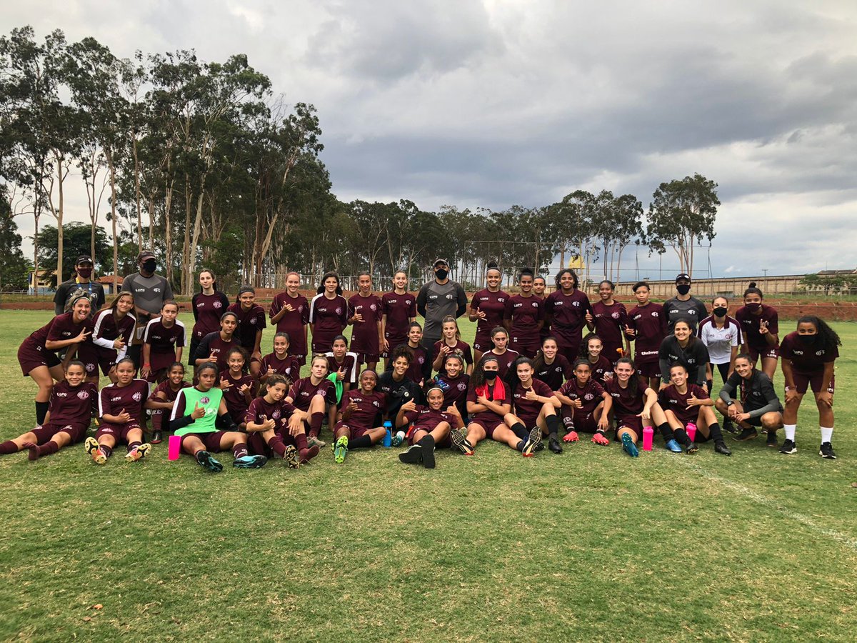 estevesrafaela_'s tweet photo. Integração entre as categoria de base do futebol feminino das @guerreirasgrena: Sub 14 e Sub 17 👏
Uma grande oportunidade de treinamento e crescimento,  visando a preparação para os próximos desafios que estão por vir 👊
Parabéns as comissões técnicas pela iniciativa 🚂💨🇱🇻 https://t.co/y9qcrTCtBq