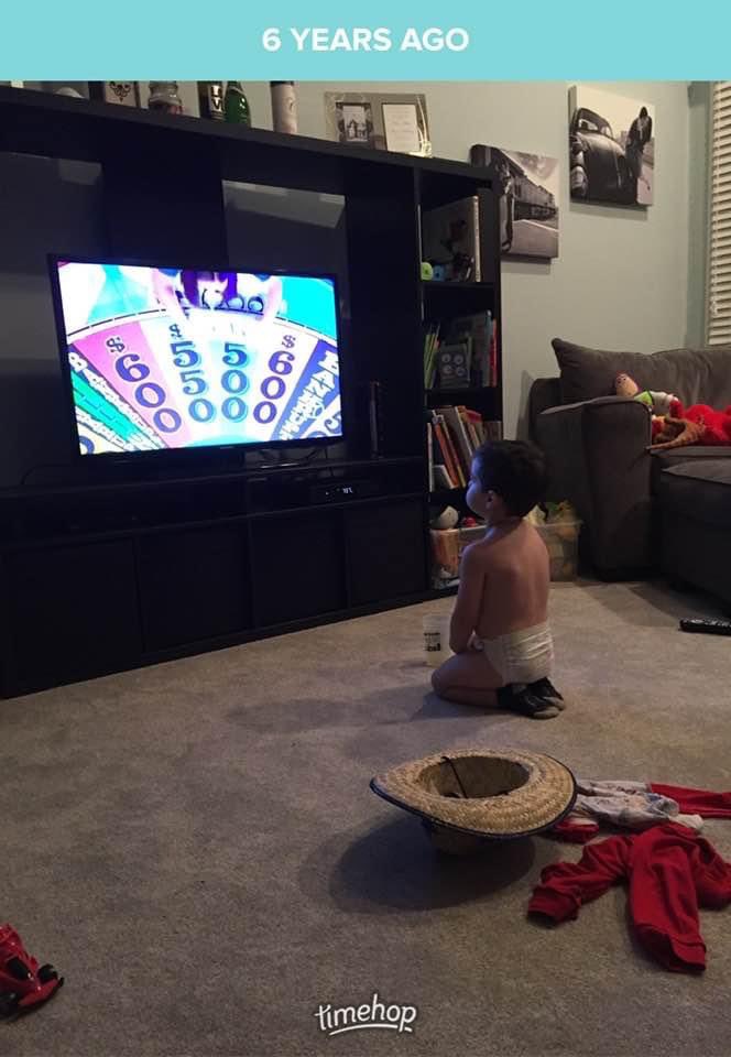 Theonle12's tweet image. @WheelofFortune Back when he was a tiny wheel watcher 🤣. #learningabcs @TheVannaWhite @patsajak #howhelearnedvowels