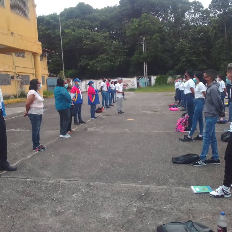 Ocu2021's tweet photo. Así como mantener en lo posible las estrictas medidas de bioseguridad recomendadas para contener el coronavirus COVID-19.
A continuacion se anexan las Fotos. https://t.co/RghsQXwEdE