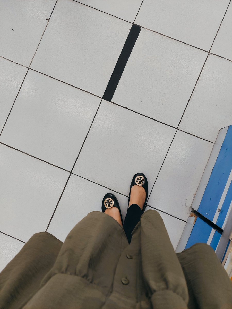 d_indah's tweet photo. Bukan Mba2 SCBD tp mamak2 yang anjem sekulah anaknya yg lagi mampir di Indomaret 😁😁 https://t.co/NK9iqdjXbh
