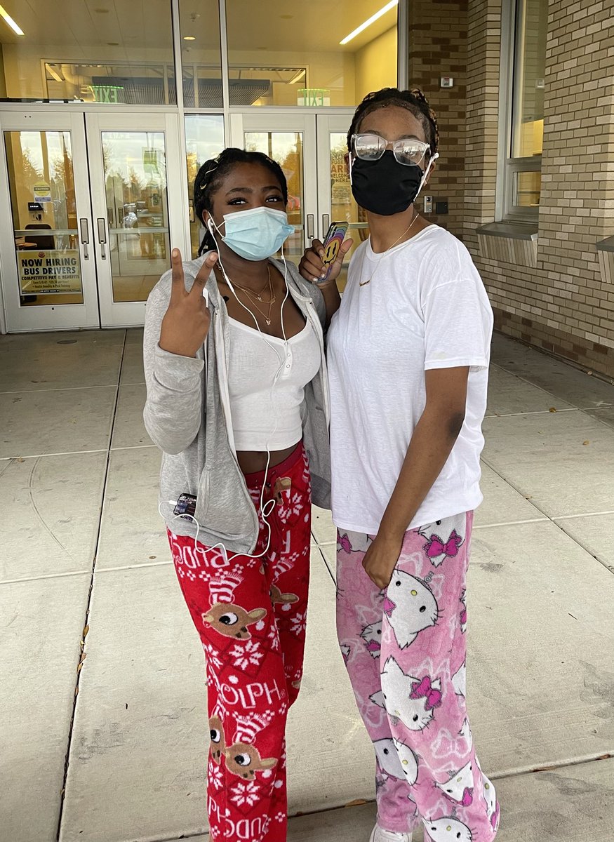 PMSPSD's tweet photo. Pajama Day at Parkrose Middle School!  Love these kids! #parkrosestrongtogether https://t.co/nBTPwUtGTU