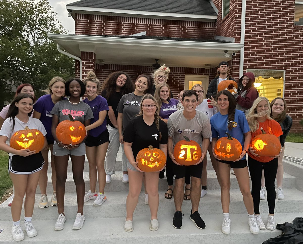 WHS_SportsMed17's tweet photo. Spooky season ready π
#wildkATs #pumpkincarving #smileKyle https://t.co/VqmnFFTwlQ