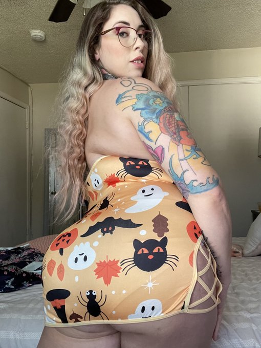 🦇👻🎃SPOOKY SALE🎃👻🦇  Subscribers, new and old, can join my OF for only $5!  ➡ https://t.co/Umnt7dFpxV https://t