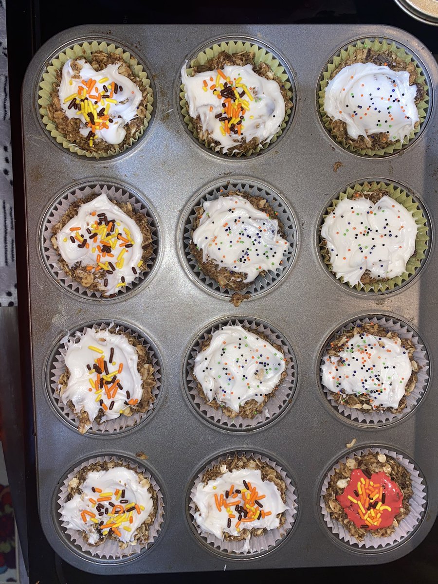 maddiewerth's tweet photo. Not sure I made enough... do I go get more peanut butter...? 🥜 https://t.co/hgkcij6SaA