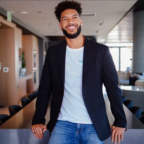 SRenrew's tweet photo. Really proud of Jamie from @BacheloretteABC  going out on Monday night and dropping 4/105/1 on the 49ers on Monday night then coming back to fight for Michelle's heart on Tuesday https://t.co/ouSbJtzvYZ