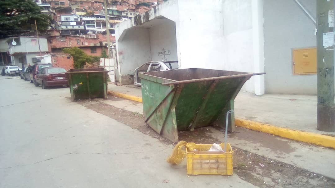 Alejo04Garcia's tweet photo. 26oct @supra_caracas En  #Caracas desplegadxs por la noche lxs trabajadorxs #SupraNoSeDetiene dando continuidad a la chamba #CaracasEcologica  
@Supra_Ccs ES FORMACIÓN PERMANENTE
@Joselopezpsuv 
@gestionperfecta 
@NicolasMaduro
#YoApoyoaSupra 
#Vacunar
#DigamosPresente https://t.co/w5csMvWx1W
