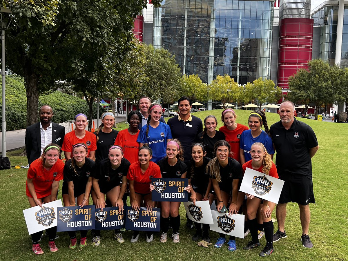 HoustonDpl's tweet photo. The girls had a fantastic experience tonight welcoming the FIFA World Cup 2026 Selection Committee #Houston2026 https://t.co/xQfzruCCpw