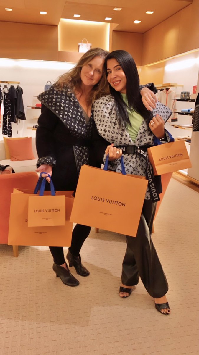 ShopSXN9's tweet photo. Shopping is a girl’s best friend! 👯‍♀️ Reserve your appt with me today! https://t.co/pJtd5hfNUJ