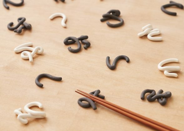 matomeno's tweet photo. [ブログ更新] ひらがなの箸置き。Hiragana https://t.co/JJSeCg4LsO https://t.co/5qDDmaRViY