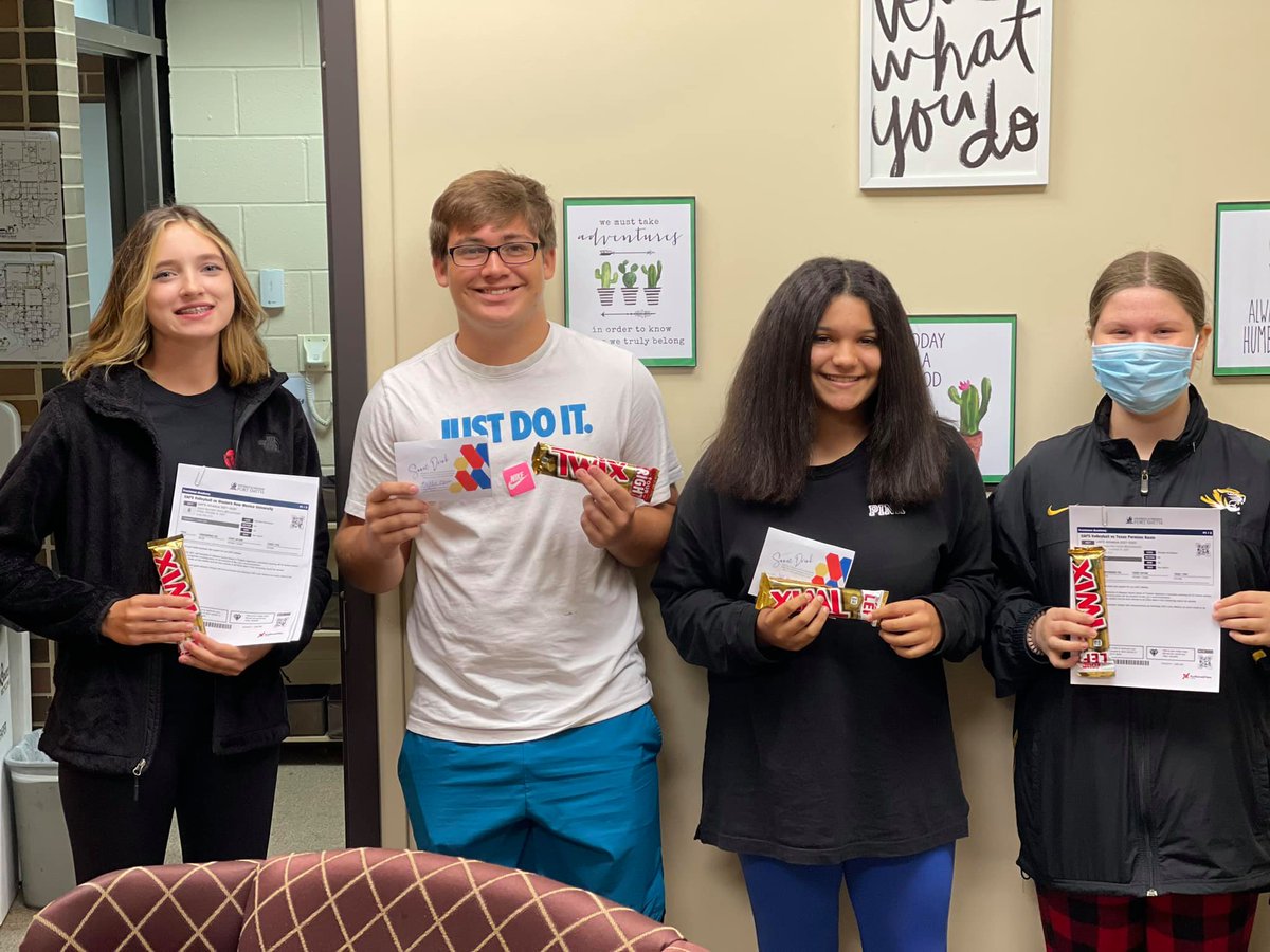 VBSDPointers's tweet photo. Our students & staff have enjoyed finding ways to #PointOutKindness this month! #PointerPride #NationalBullyingPreventionMonth https://t.co/yKt4sVEg38