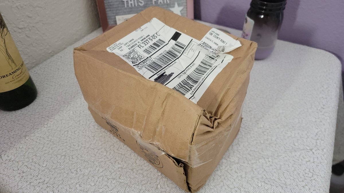 Geeze UPS, don't you know there's precious #holotaco in there??
<a href="/holotaco/">Holo Taco 💿🌮</a>