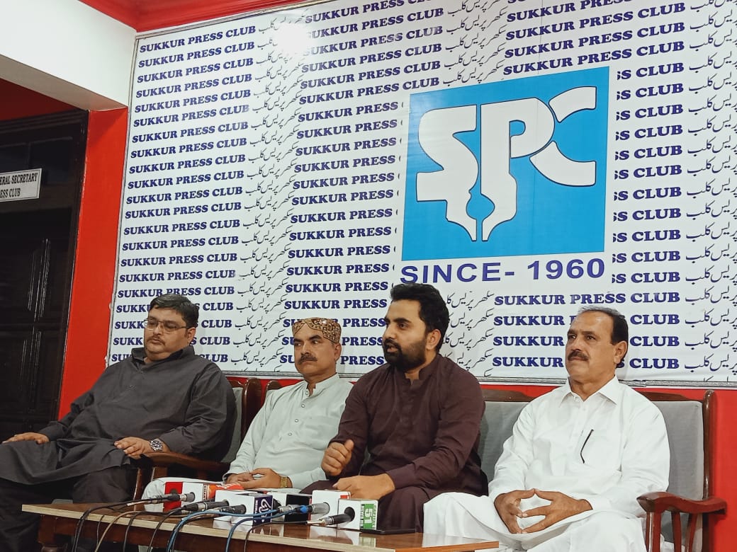 FAPUASA_Sindh's tweet photo. FAPUASA Sindh Chapter initiated protest movement by press conference and Protest at #Sukkur_PressClub for demands of #BudgetIncrease, #BailoutPackage, and #DRA

Scope of Protest will be widened if demands are not met.

@SindhCMHouse
@SindhGovt1 https://t.co/0mfLgii5fL