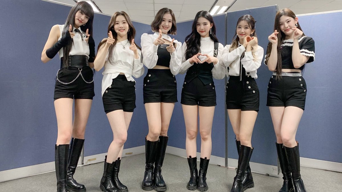 WESTAYCIX's tweet photo. No sabemos ser quirky, pero sí sabemos cómo dar una performance de calidad porque eso merece el #𝐃𝐨𝐥𝐢𝐤𝐚4thCB. ( •̤ᴗ•̤ ) If by any chance you didn't notice, nos trajimos a toda la banda porque un hitazo como lo es #𝐋𝐢𝐩𝐍𝐇𝐢𝐩wDolika no se puede disfrutar sin compañía. https://t.co/2e7q2tbND4