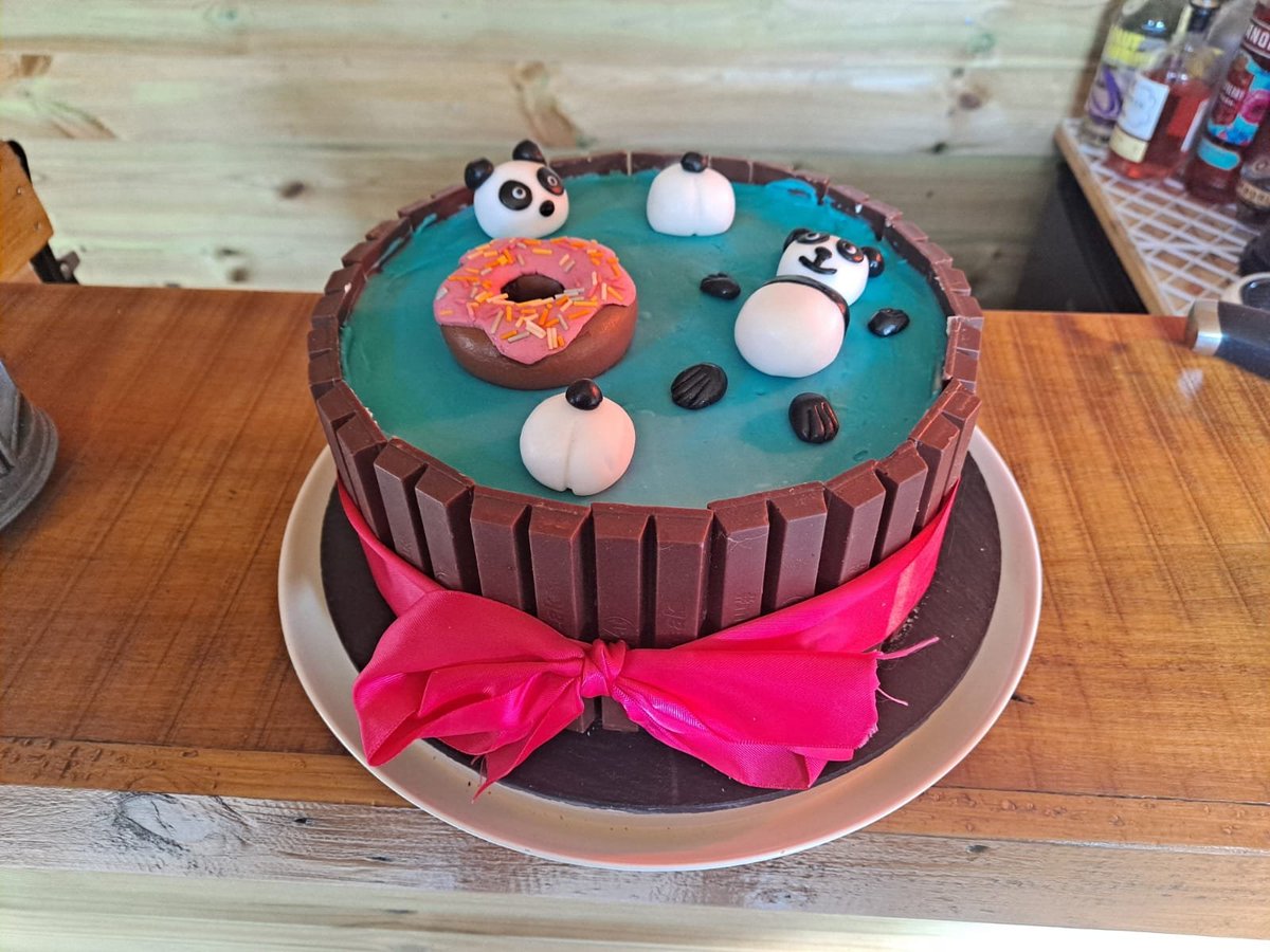 StuartH35889446's tweet photo. @krispykremeUK @tesco after a frantic 1 hour search in 3 local stores, I was unable to purchase the krispy Kreme mini doughnut ring I needed for my daughters birthday cake....had to make it myself out of icing!!! Why are they not included as standard in each store delivery??? https://t.co/a2mSTqfbKD