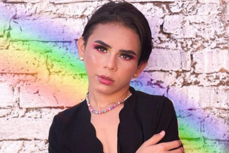 tracklist's tweet photo. A influenciadora Bota Pó sofreu ataques do senador maranhense Roberto Rocha em post no Instagram por estrelar uma campanha estadual de Educação no Maranhão. O post de Rocha foi deletado. 

Nos stories, Bota Pó respondeu: “Aceitar é uma escolha sua, respeitar é o dever de todos". https://t.co/UH7gfnz1WI