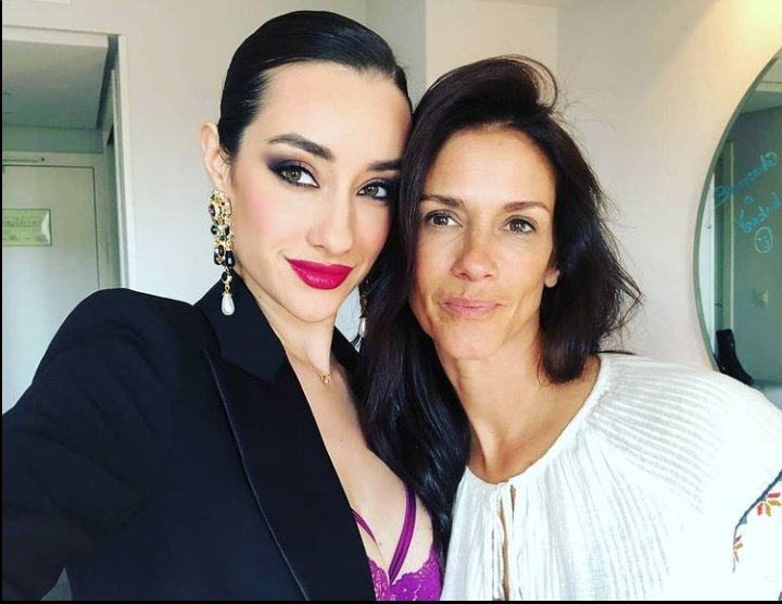 _Arpia_'s tweet photo. siempre decimos que hagan un reality de madres e hijas pero de verdad que yo creo que ahora es más necesario que nunca https://t.co/2BhXzRXnir