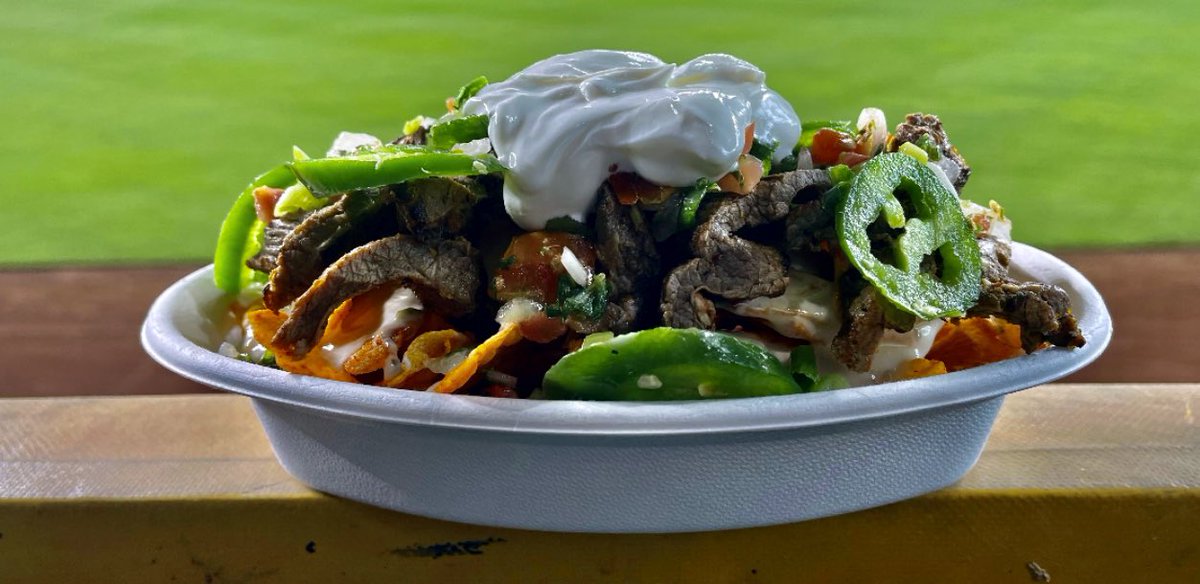 darrenrovell's tweet photo. New tonight in Houston for the World Series: Doritos Nachos. 

Choice of cool ranch or nacho Doritos topped with queso blanco, fajita chicken or beef, sour cream, fresh jalapeños &amp; green onions 

(via @AramarkSports) https://t.co/KBTt352RFr