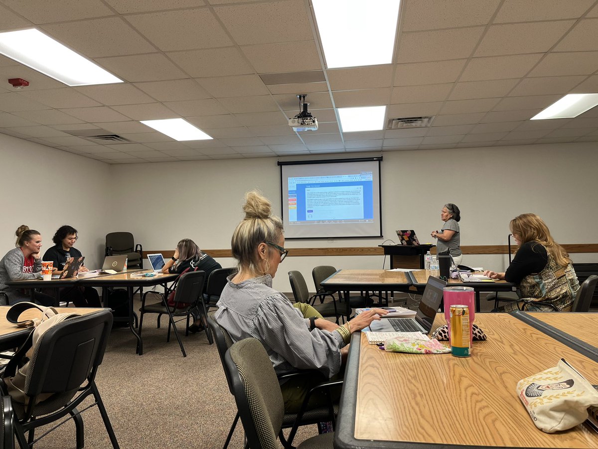 mrsjenaragon's tweet image. @BeltonISD Secondary ESL teacher learning today. This team is always learning how they can do better to serve each and every student tomorrow!  #emergingbilinguals #listening #speaking #reading #writing