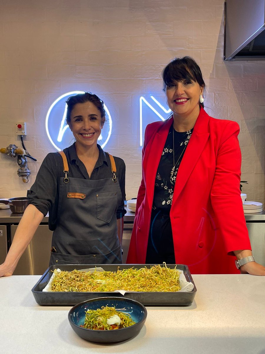 Hemos terminado el ciclo de gastronomía española "Viajando con Mercat: primera escala España" con un delicioso pisto manchego

Gracias a todos los que participaron <a href="/floxie10/">El mundo de Floxie</a> y a los chefs <a href="/BorjaBlazquez/">Borja Blazquez</a> #JulietaCaruso  <a href="/NadiaHaronS/">Nadia Haron</a> 

#Global #TourismGastronomy