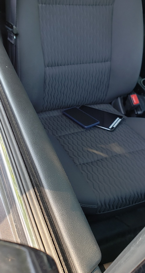 RichmondRCMP's tweet image. Careful what you leave behind. Phones, purses, tablets. All tempting targets for thieves. Don’t make your car a target for thieves. Let’s work together to #LockOutAutoCrime #RichmondBC.