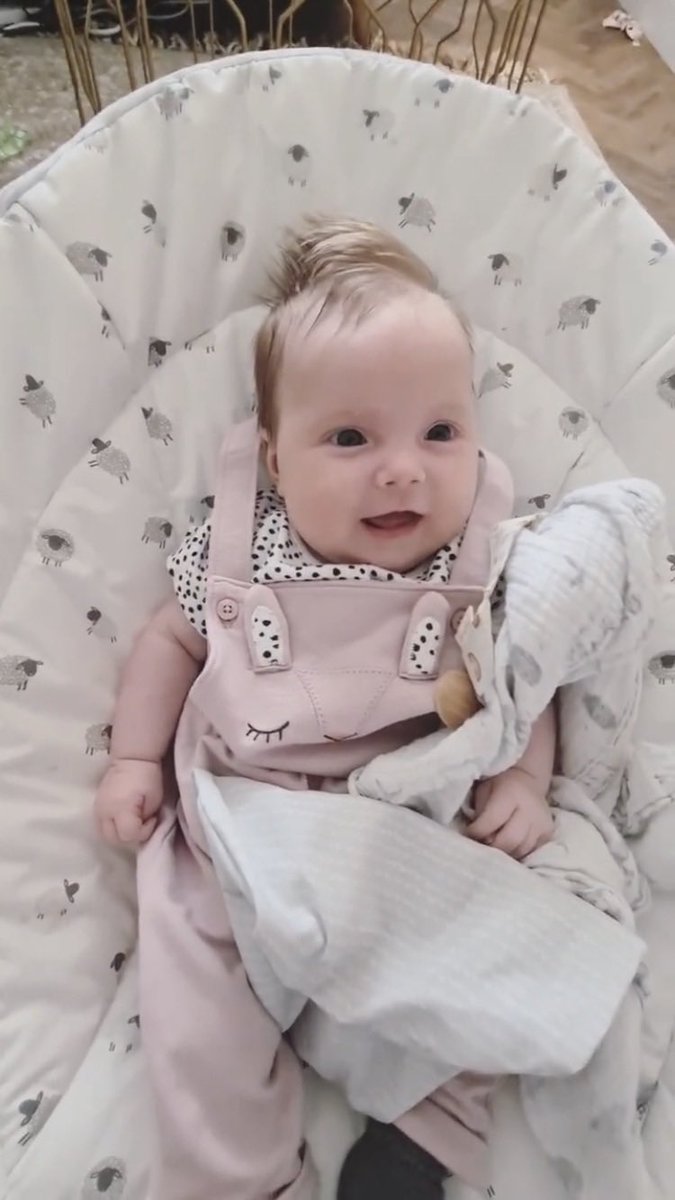 MirandaEvaKH's tweet photo. can baby emilia BE anymore cuter than ever?! cant resist her cuteness anymore ❤️❤️❤️ #kawaii #babygirl #cutestangel #kawaiibaby #mycutiepie #adorableangle https://t.co/tifctUDuMD