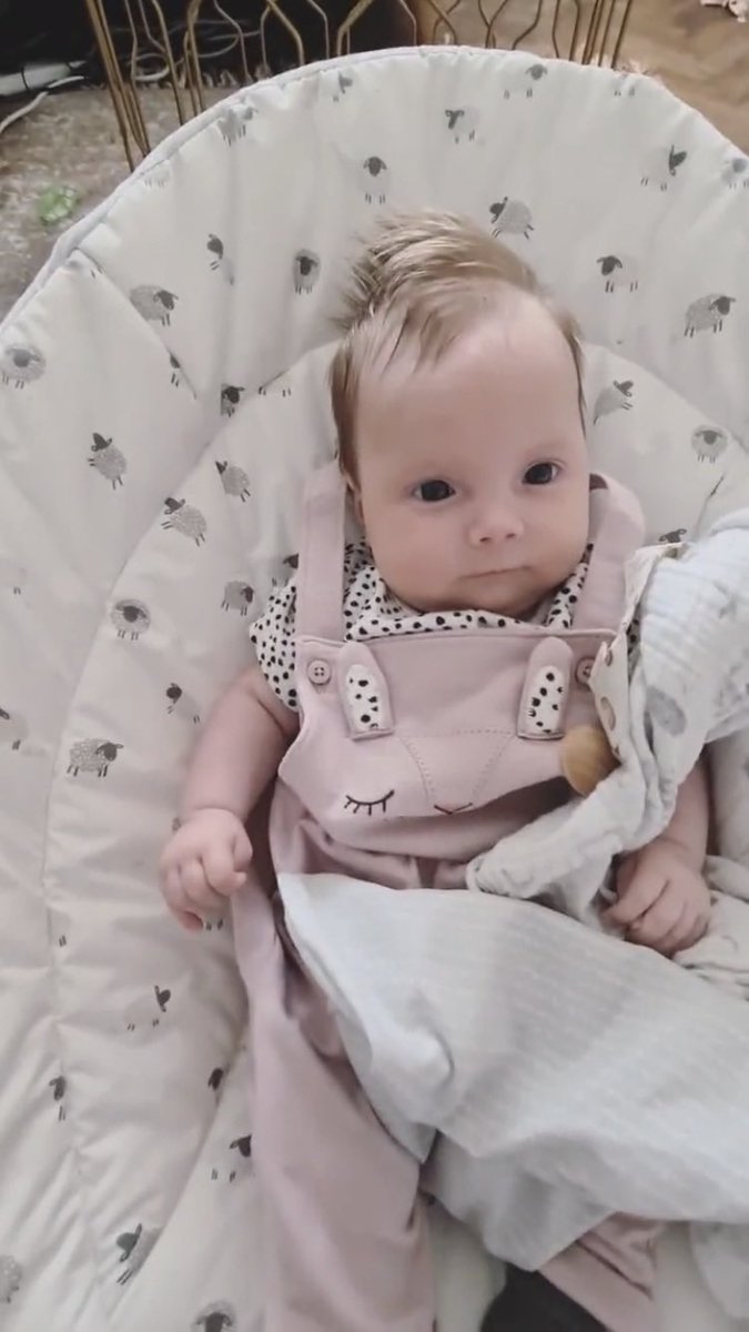 MirandaEvaKH's tweet photo. can baby emilia BE anymore cuter than ever?! cant resist her cuteness anymore ❤️❤️❤️ #kawaii #babygirl #cutestangel #kawaiibaby #mycutiepie #adorableangle https://t.co/tifctUDuMD