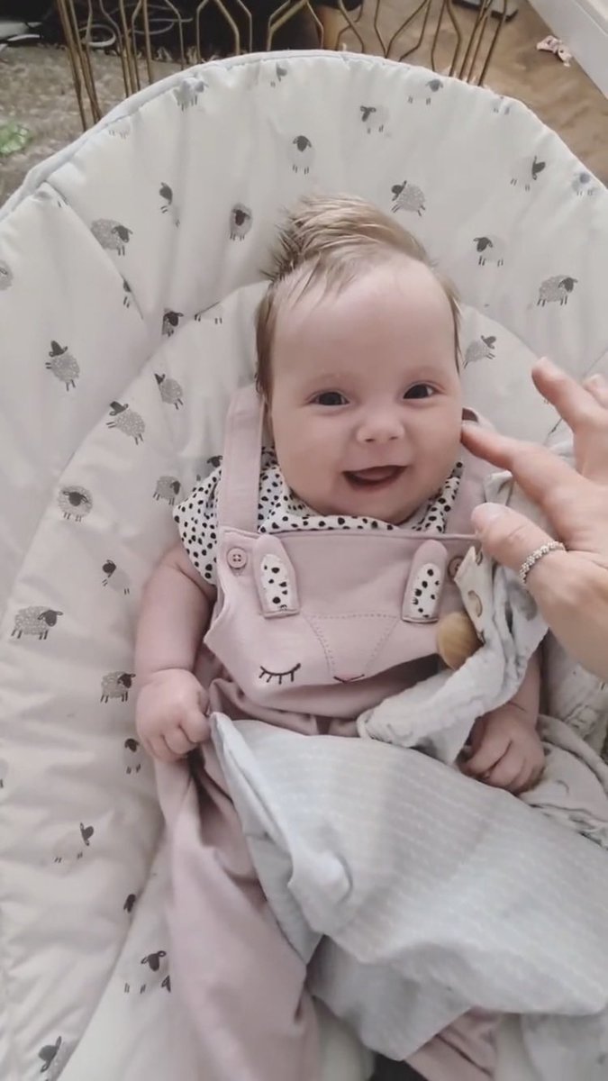 MirandaEvaKH's tweet photo. can baby emilia BE anymore cuter than ever?! cant resist her cuteness anymore ❤️❤️❤️ #kawaii #babygirl #cutestangel #kawaiibaby #mycutiepie #adorableangle https://t.co/tifctUDuMD