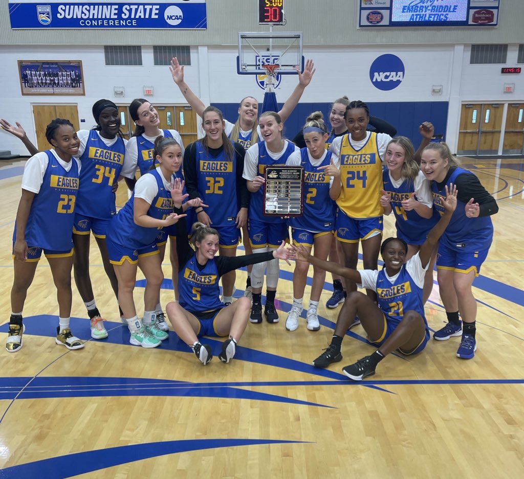BIG SHOUTOUT to team #7 on their 3.815 cumulative gpa in the classroom last year. We weren’t able to play, but we still to competed in the classroom.

20-21 team w/ highest gpa in the athletic department🏆🥇🤓. 

(Not pictured - recent grad Satou who helped tremendously w/ a 4.0)