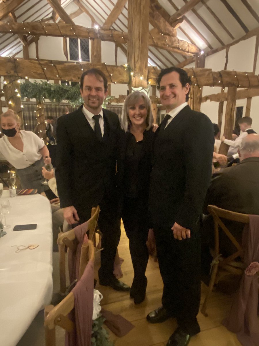 LeadLightsprods's tweet photo. Lovely LEADING LIGHTS wedding gig yesterday with these legends @berkogirl @RoyWeissenstein  #singingwaiters https://t.co/xvgOt4aH8Z