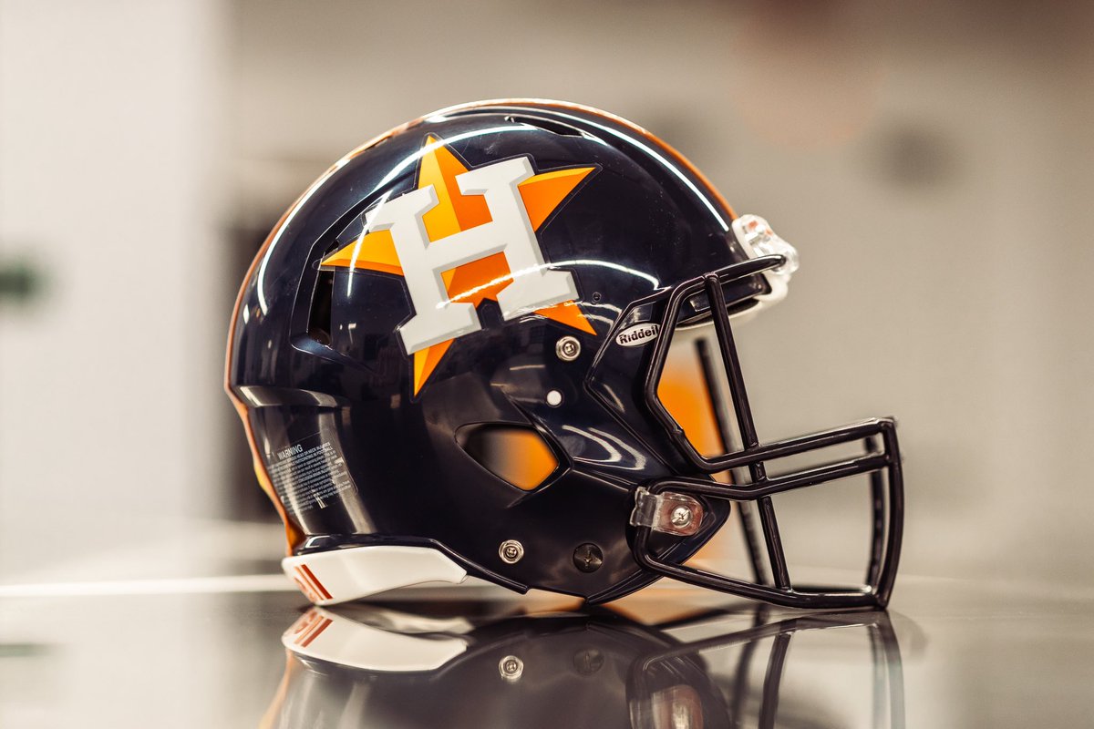 TexasFootball's tweet photo. Good luck @astros! 🤘 https://t.co/eboCAZjdSs
