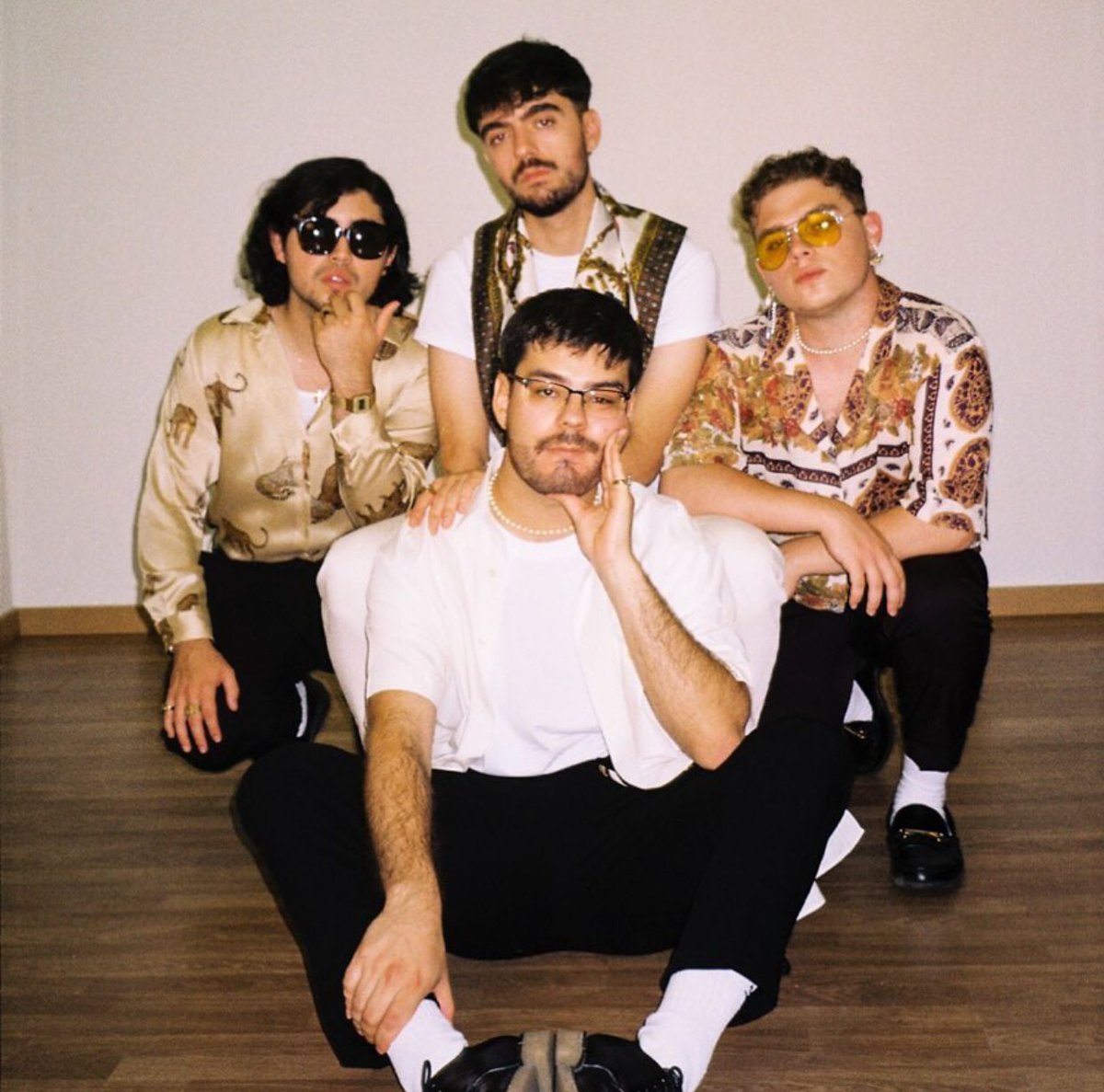 #BuenasNuevas 🦻 || Directamente desde Madrid llega <a href="/chloralclub/">Chloral</a> con su “shoegaze para gente que duerme poco”. bit.ly/3nA6yX1 🦝