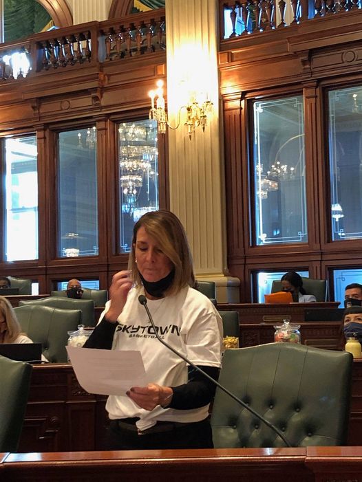 StateRepDeb46's tweet image. I was so proud to honor the WNBA Champion @chicagosky on the house floor today. 

#womenlead #championwomen #twill