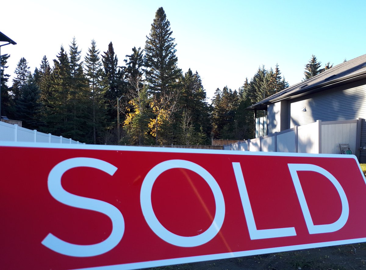 laebonhomes's tweet image. What a beautiful evening...Perfect for putting up Sold stickers in #Timberstone 🤗