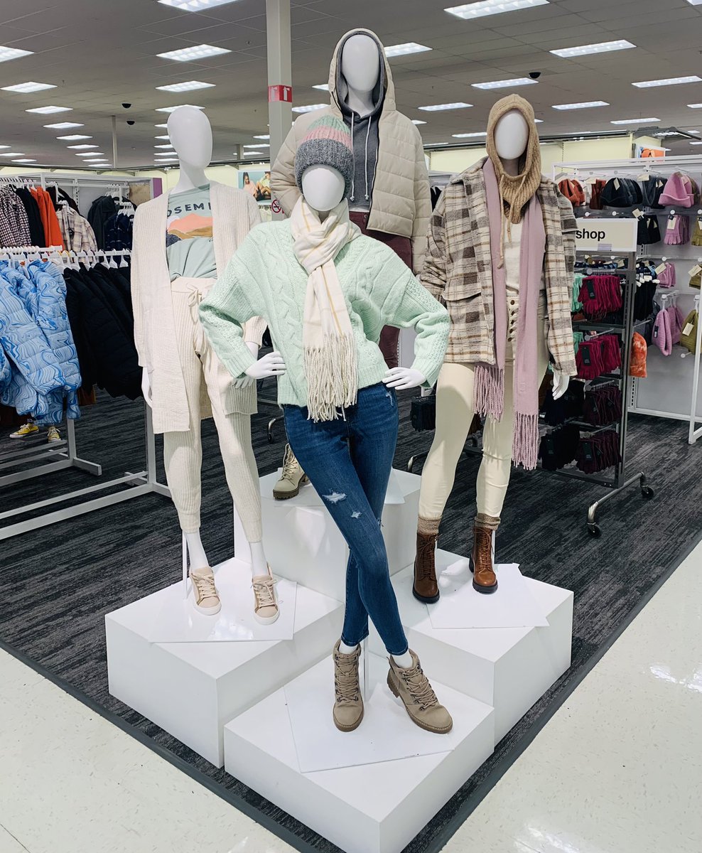 Shoutout to <a href="/vmbreebree/">Bree</a> and team for creating this inspirational outerwear moment at the front. 😍 #t2737 <a href="/CRBrookhouser/">Chris</a> @psjane @GabrielHRGuru <a href="/wobser_j/">Jennifer Wobser</a> <a href="/alynaavery/">Alyna Avery</a> <a href="/jordyn_grell/">Jordyn Grell</a>