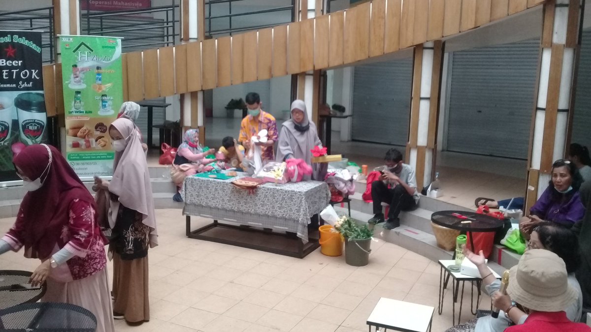 Selamat Pagi dari Pasar Gintung! #latepost kegiatan Anak Berkebutuhan Khusus (ABK) UMKM Tangsel di <a href="/PasarGintung/">Pasar Gintung Tangsel #UMKM Tangsel</a> yaitu pelatihan membuat hantaran &amp; merangkai bunga. Selamat ya buat ABK yang mengikuti acara ini.
#umkmgodigital #ABK #umkm #tangsel