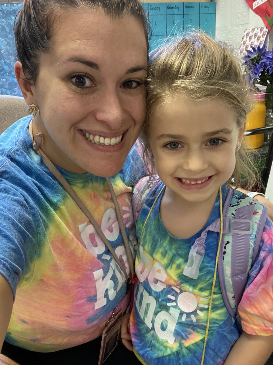 MrsMcConnell3's tweet photo. Tie dye day @ProvidenceES ✌🏼☮️ #twinning #minime #mommydaughter #bekind #schoolspirit https://t.co/cSyUKDLhl0