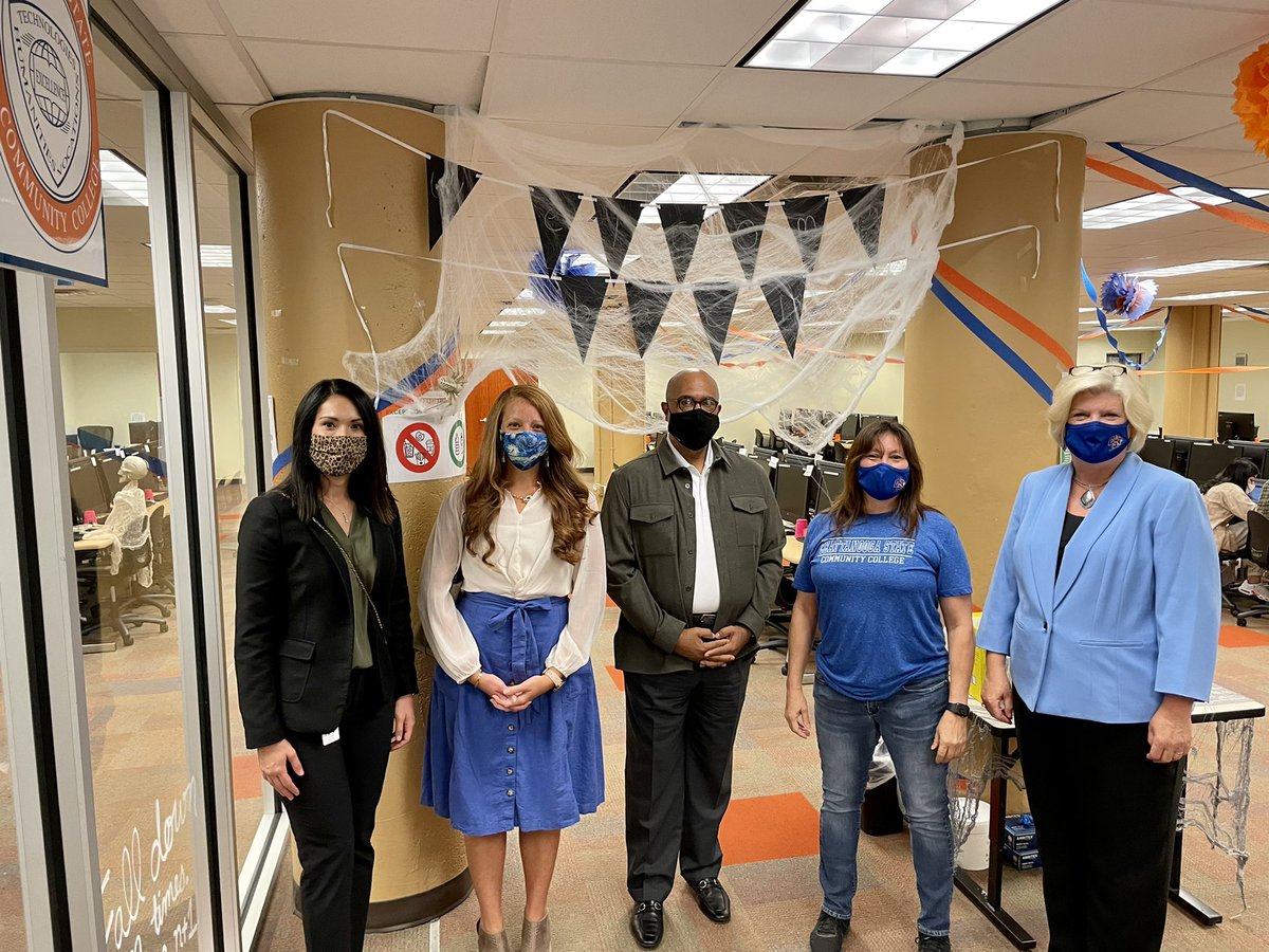 Grateful for the investment @unumnews has made in the tutoring program <a href="/ChattStateCC/">Chattanooga State Community College</a> and loved showing <a href="/JeanaLeeCHA/">Jeana Lee</a> &amp; <a href="/RachelHUnum/">Rachel Hargis</a> our fantastic tutoring program in action today.